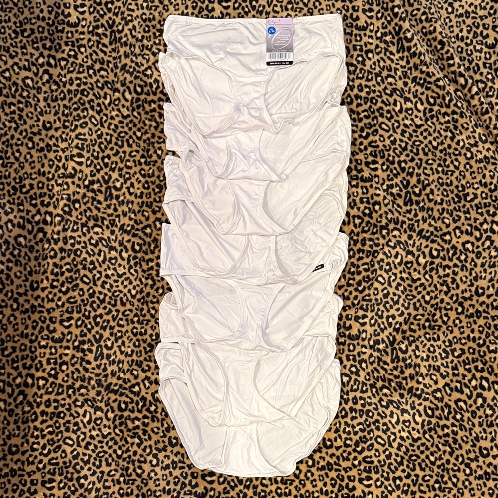 Olga White Briefs Hipster Collection 7 pair of seamless underwear NWT